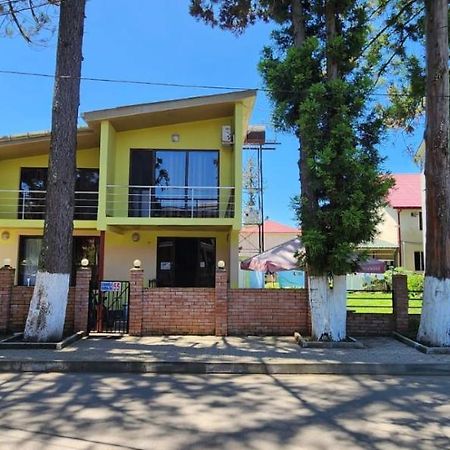 Rio Hotel Уреки Екстериор снимка